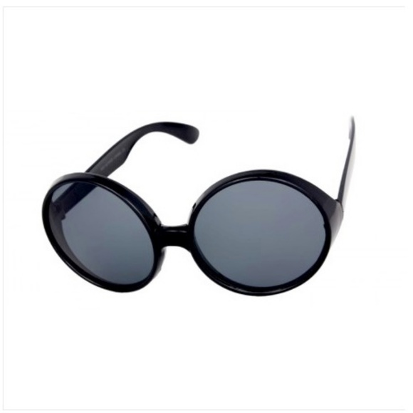 Kiss Accessories - SUPER OVERSIZE SUNGLASSES BLACK NEW Kiss Accessories - SUPER OVERSIZE SUNGLASSES BLACK NEW